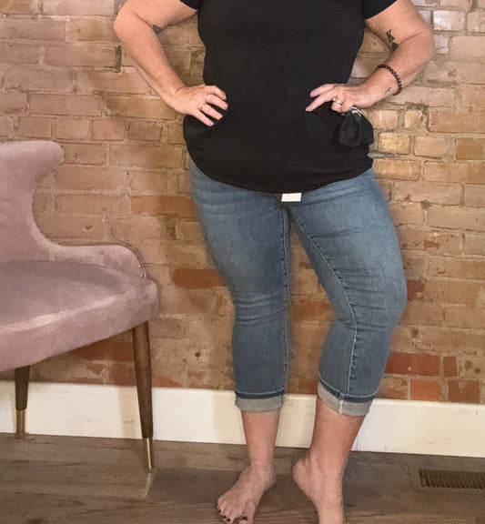 Judy Blue Midrise Cuffed Capri