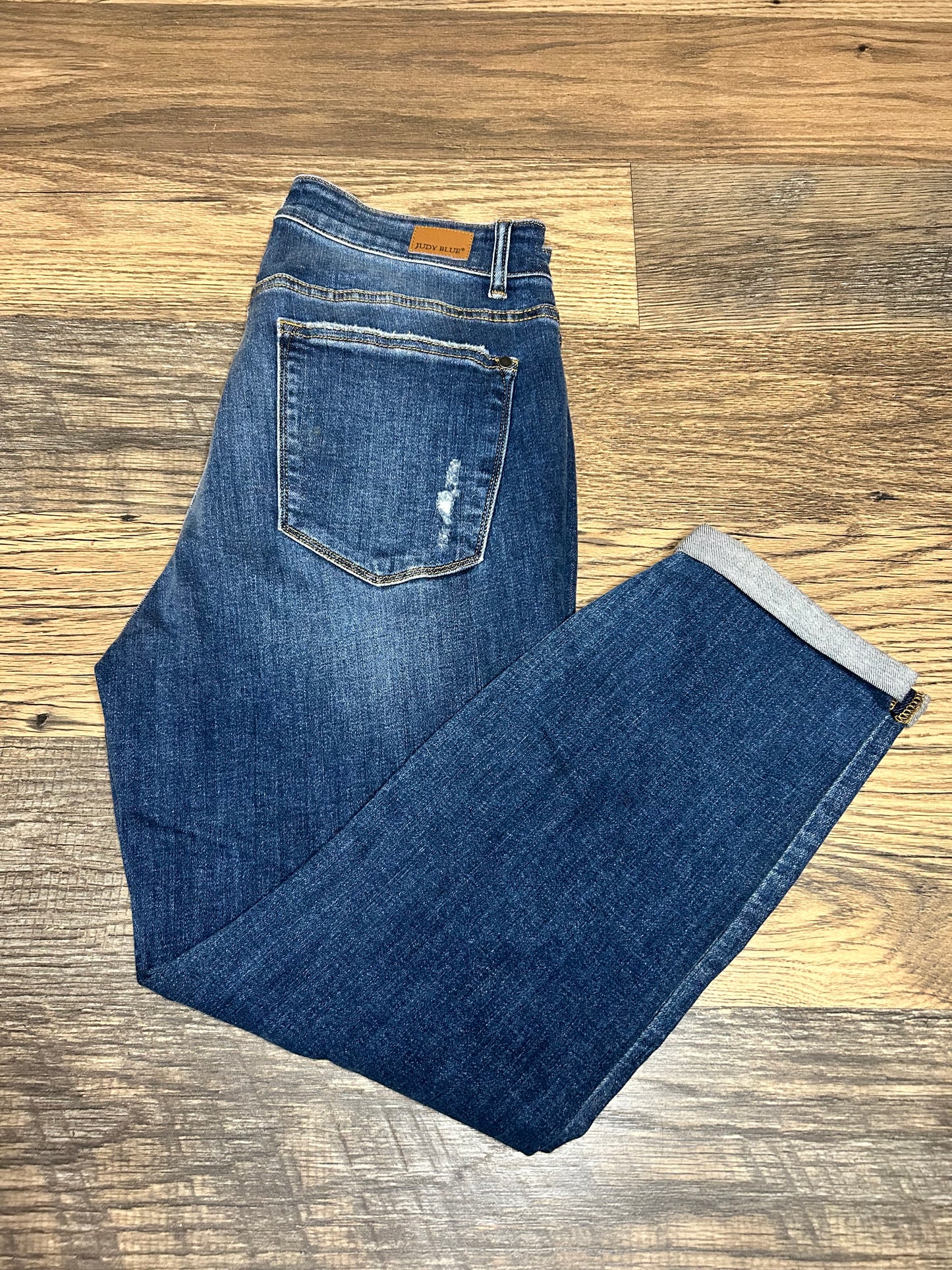 Judy Blue Mid-Rise Slim Fit Destroyed & Cuffed