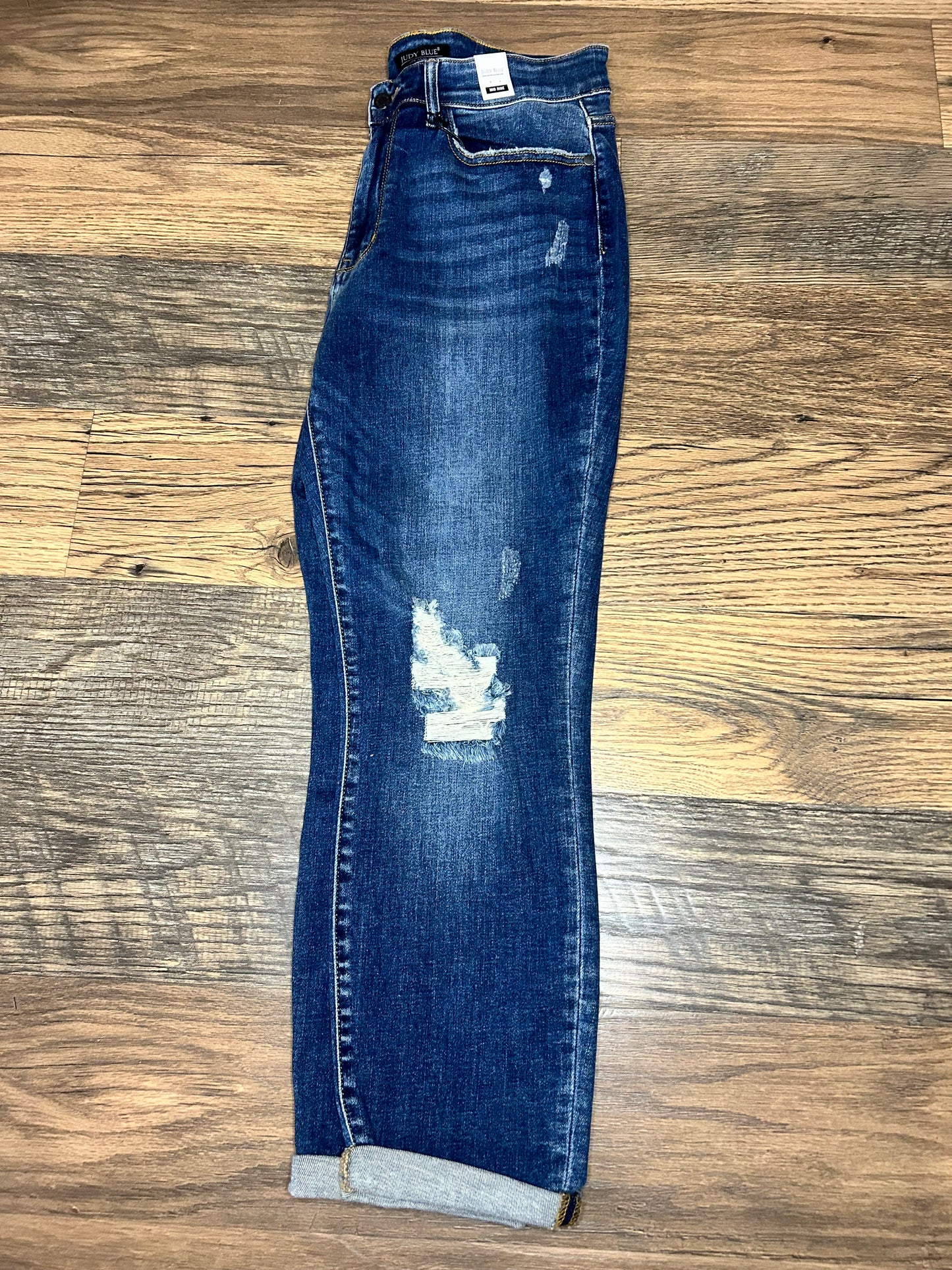 Judy Blue Mid-Rise Slim Fit Destroyed & Cuffed